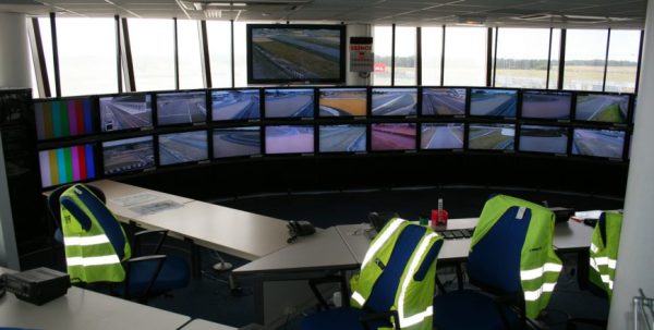 control room 69118 1920 870x440 1