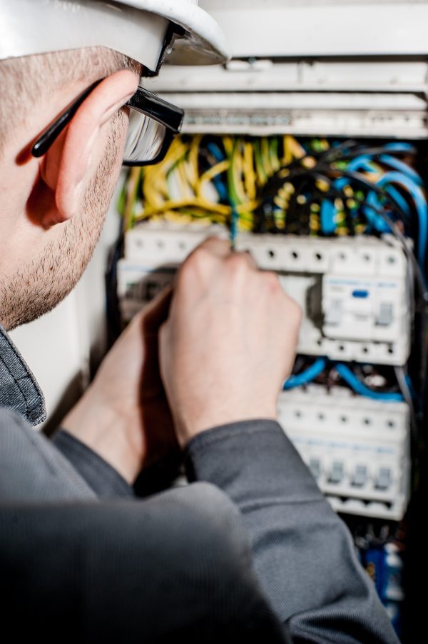 electrician 1080574 1920